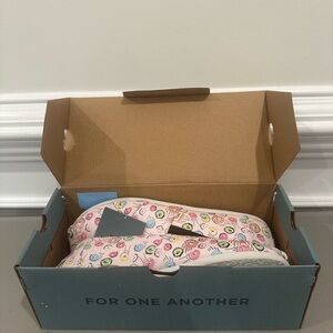 NWT Toms Youth Classic style, Pink Donuts Print Shoes with Great Quality Box!